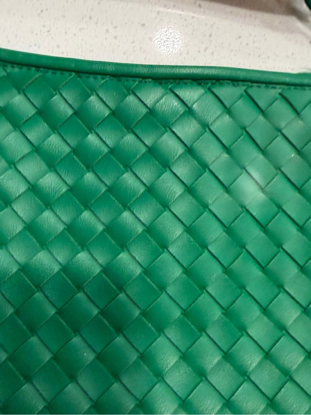 Urban Expressions Crossbody Bag in Green Vegan Leather with Gold Accent Handle - Picture 4 of 5